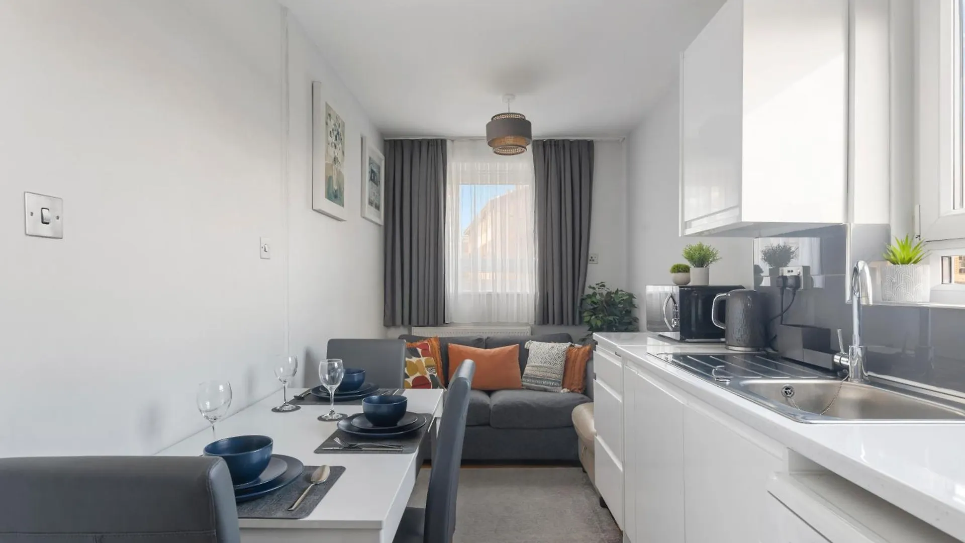 Monthly Stay For 3-Bedroom Only 5 Minutes To Hoxton Station London United Kingdom
