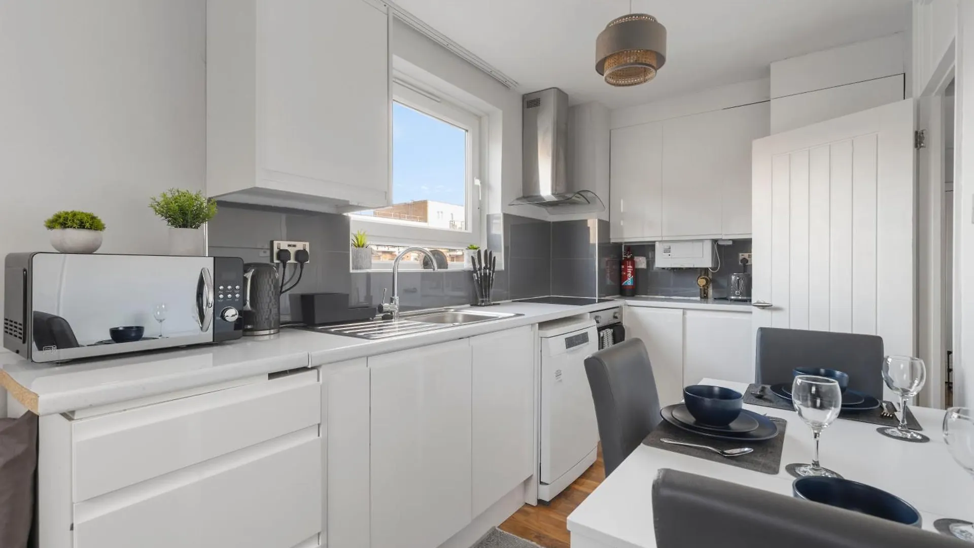 Monthly Stay For 3-Bedroom Only 5 Minutes To Hoxton Station London 0*,  United Kingdom