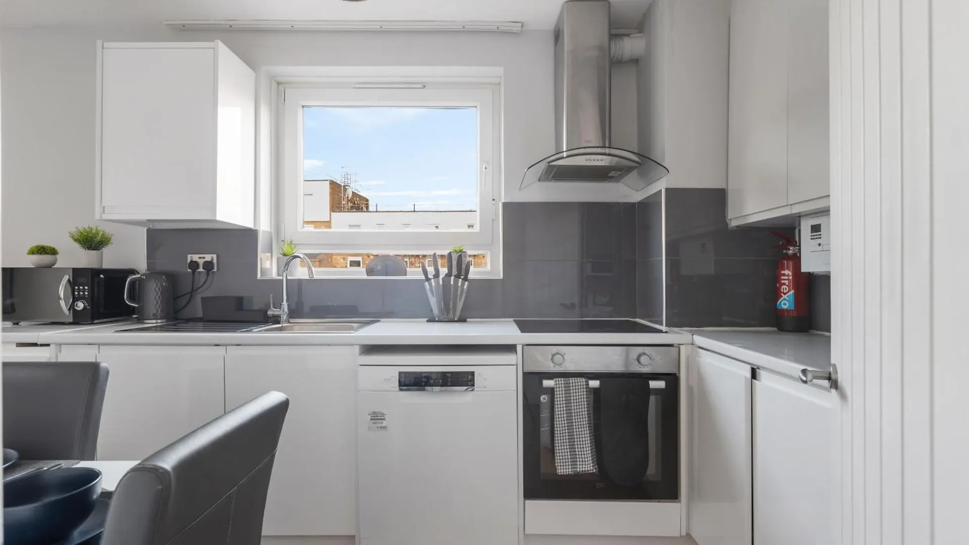 Apartment Monthly Stay For 3-Bedroom Only 5 Minutes To Hoxton Station London