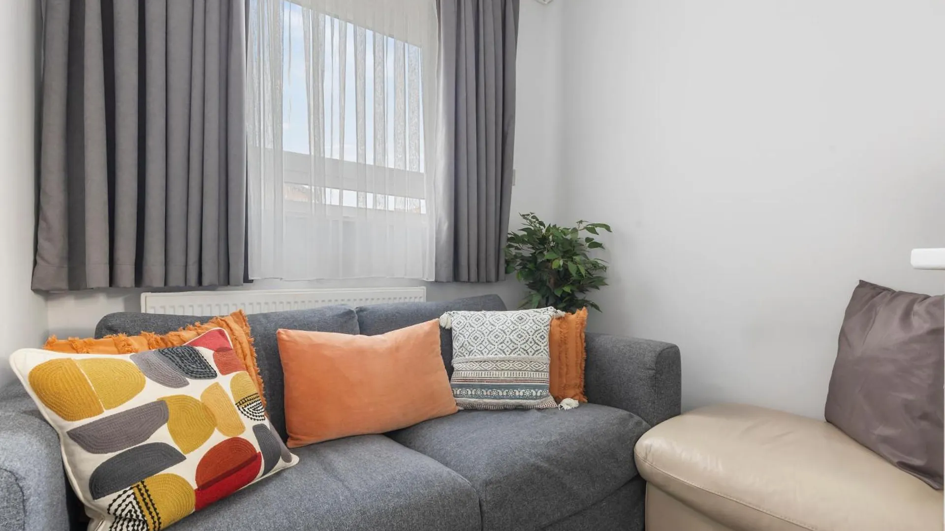 Apartment Monthly Stay For 3-Bedroom Only 5 Minutes To Hoxton Station London